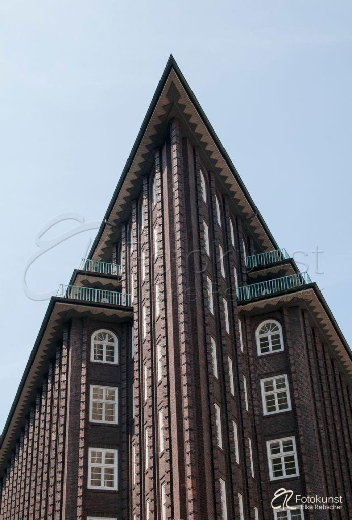 Hansestadt Hamburg, Chilehaus, Kontorhaus, Hamburger Kontorhausviertel, Architekt Fritz Höger, Backsteinexpressionismus, UNESCO-Weltkulturerbe, blauer Himmel