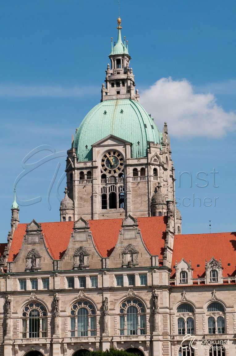 Landeshauptstadt Hannover, Neues Rathaus Hannover, Maschpark, Maschteich, blauer Himmel