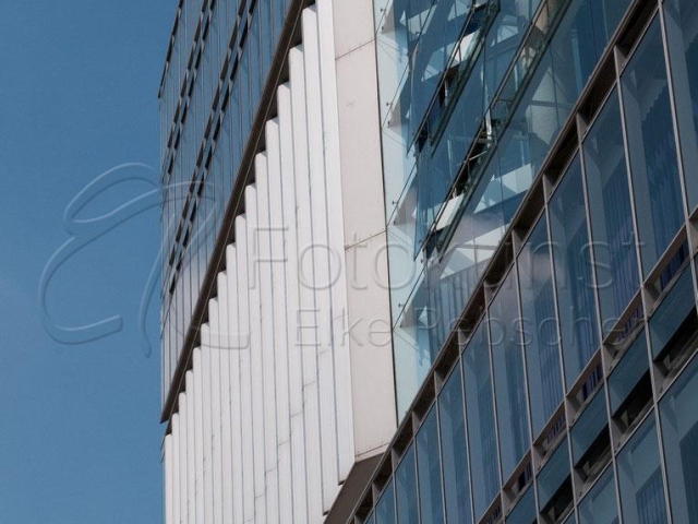 Hamburg, Deichtor-Center, modernes Bürogebäude, blauer Himmel